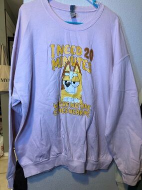 Gildan Light Pink  Crewneck Sweatshirt with Chili Graphic